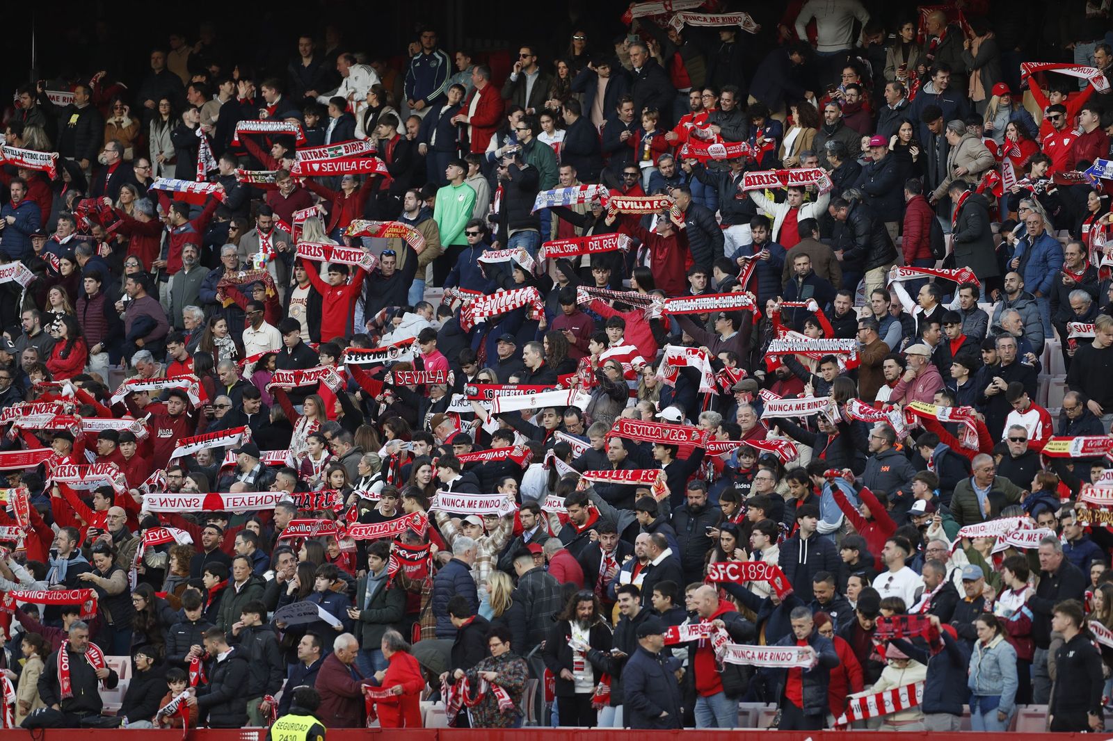 Búscate en las fotos del Sevilla FC - Alavés