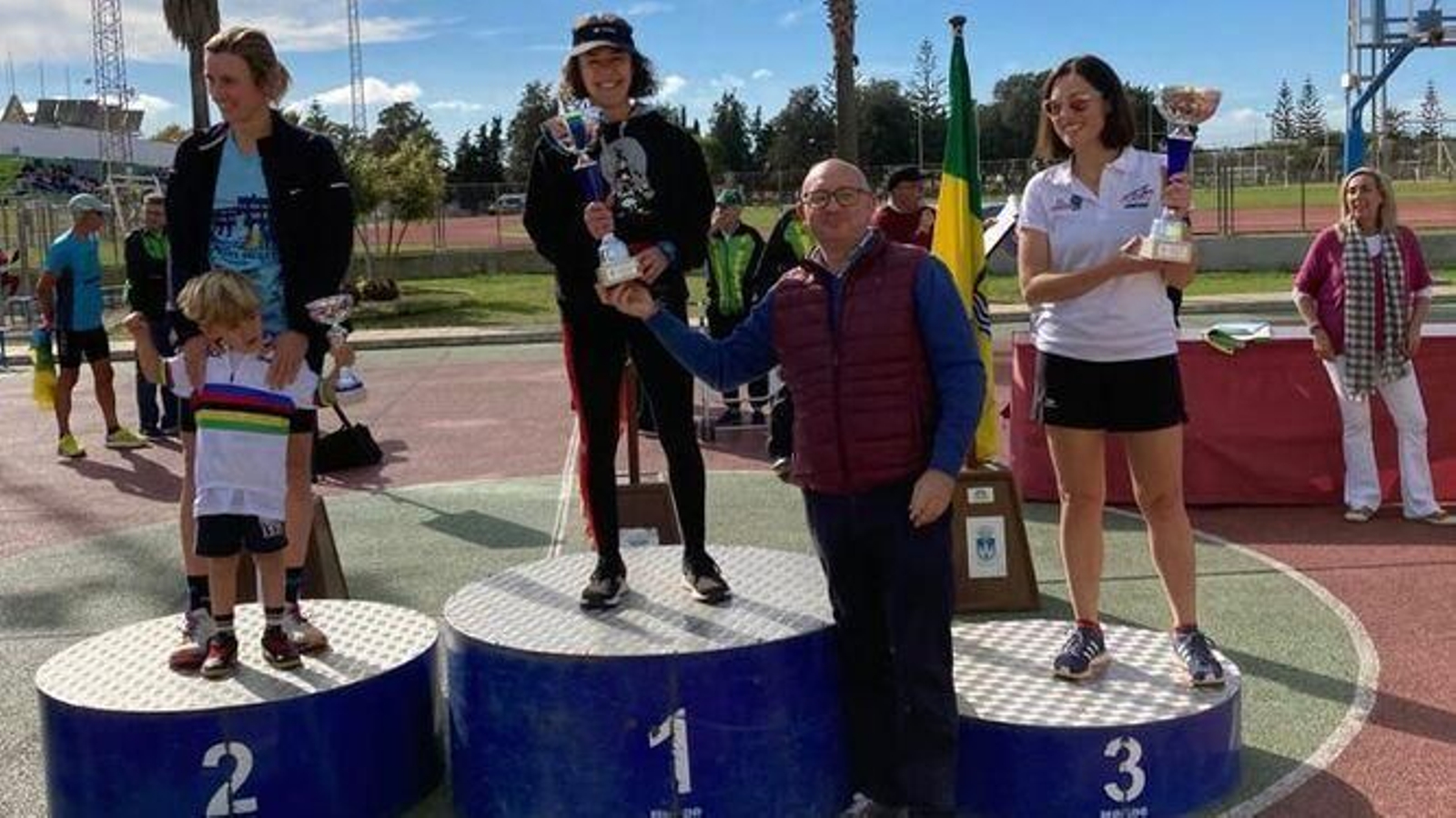 El concejal de Deportes, José Ignacio González Nieto, durante la entrega de trofeos.