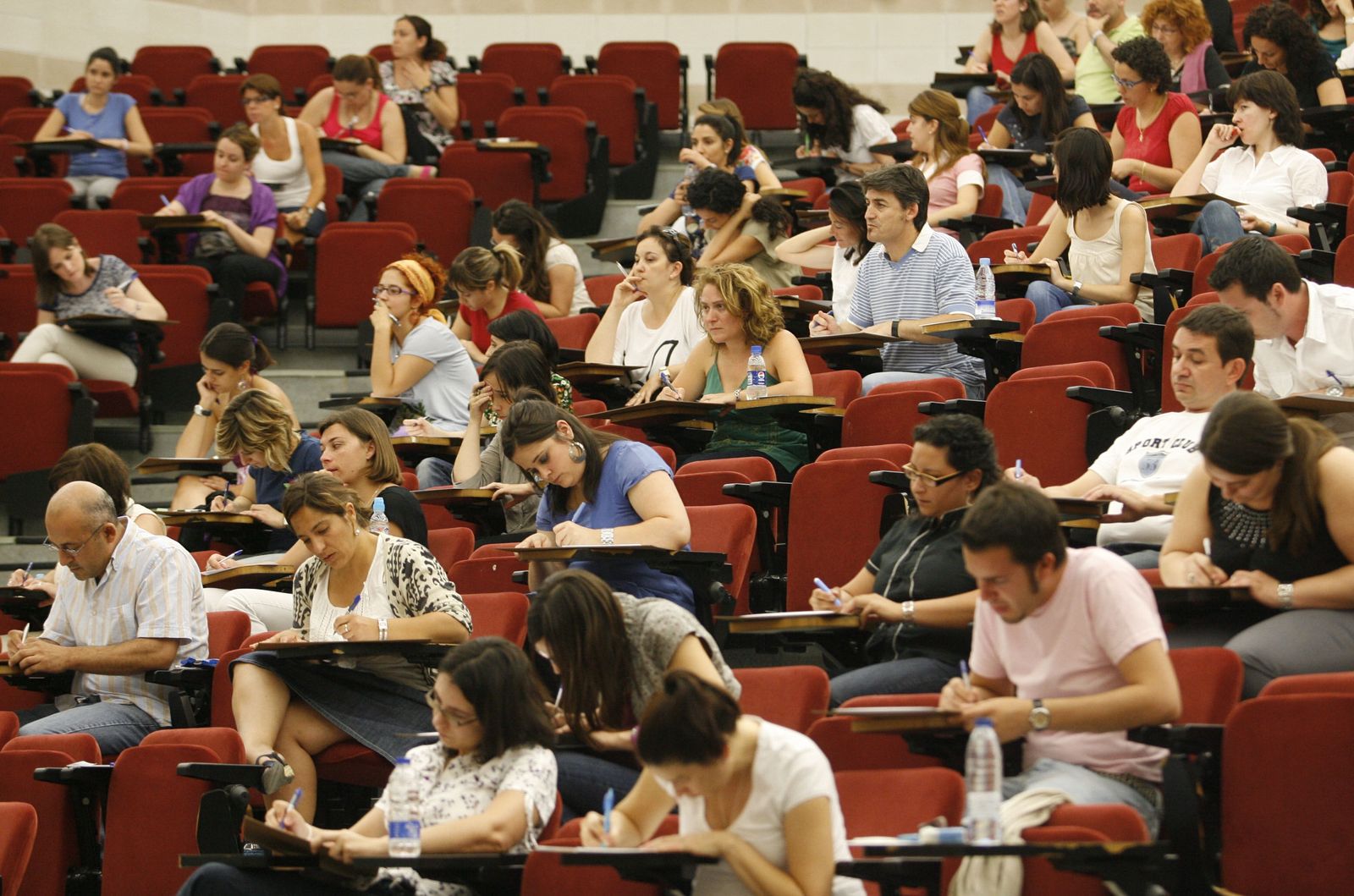 Aspirantes a profesor en una de las oposiciones celebradas hace varios años.