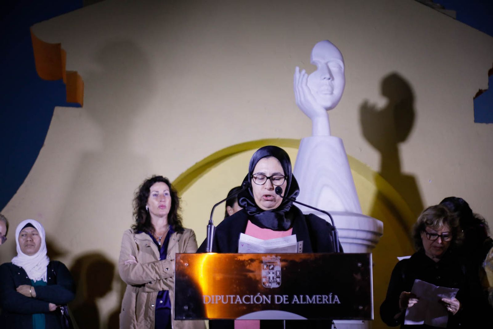 Imágenes del monolito en homenaje a las víctimas de violencia de género