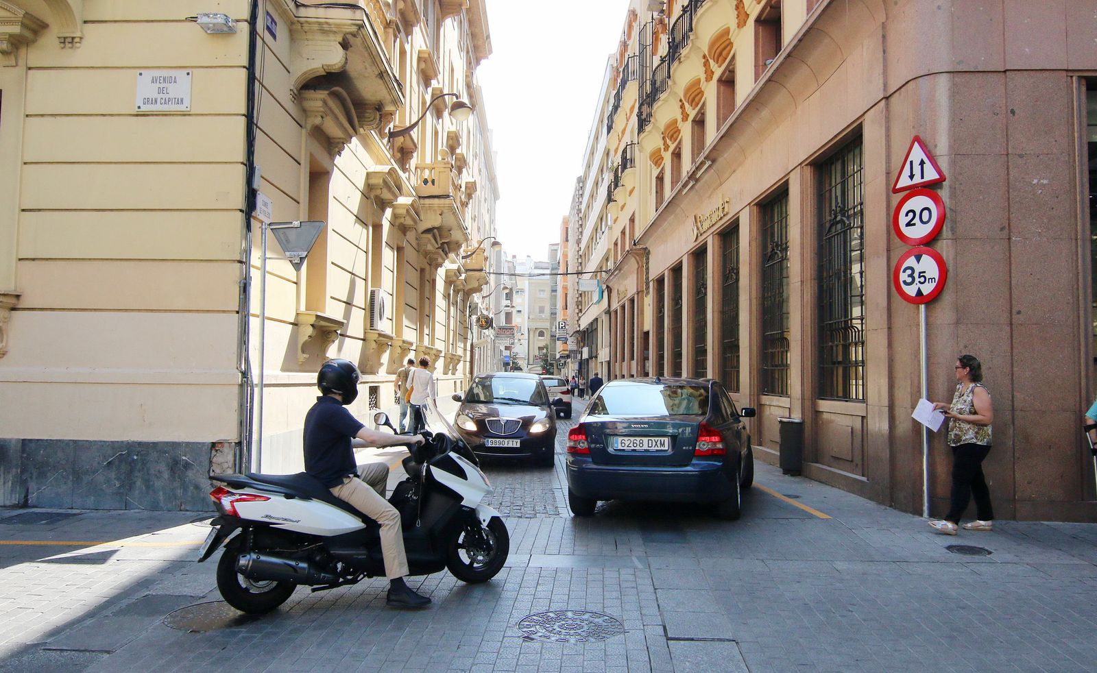 El Ayuntamiento muestra el DNI de los contribuyentes en los sobres del impuesto de vehículos