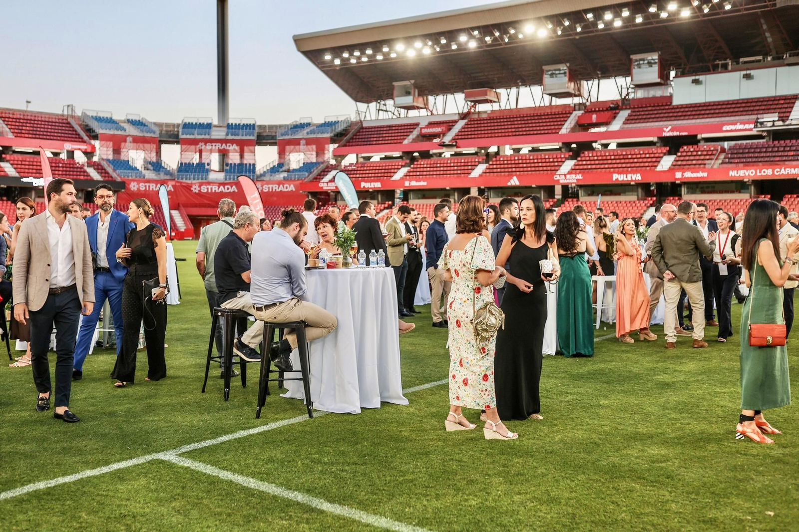 Los Cármenes reúnen a 1200 personas en la celebración de los diez años de reuniones del Club Cámara Granada, en imágenes