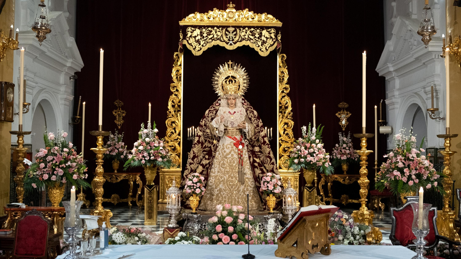 El besamanos a la Virgen de Refugio de San Bernardo, en imágenes
