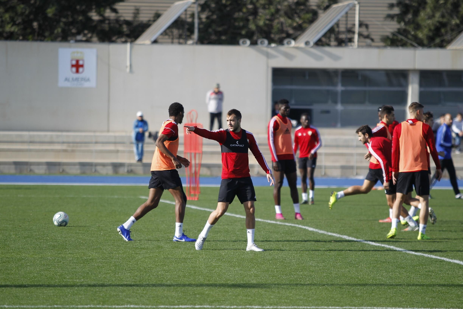Fotogalería del entrenamiento de la UDA, 6-XII