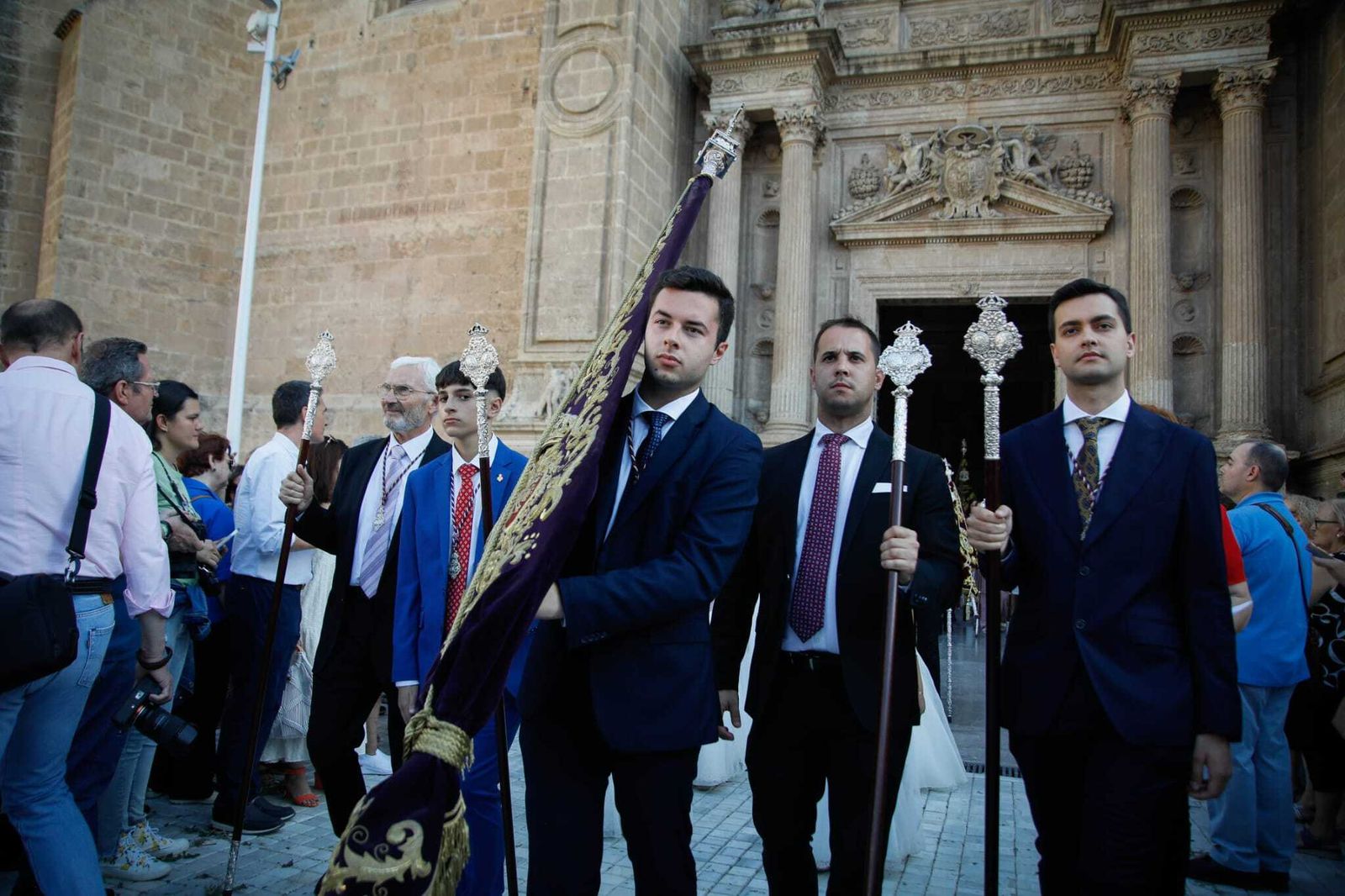 Imágenes de la procesión del Corpus Christi en Almería: así han sido la misa y la posterior marcha por la capital