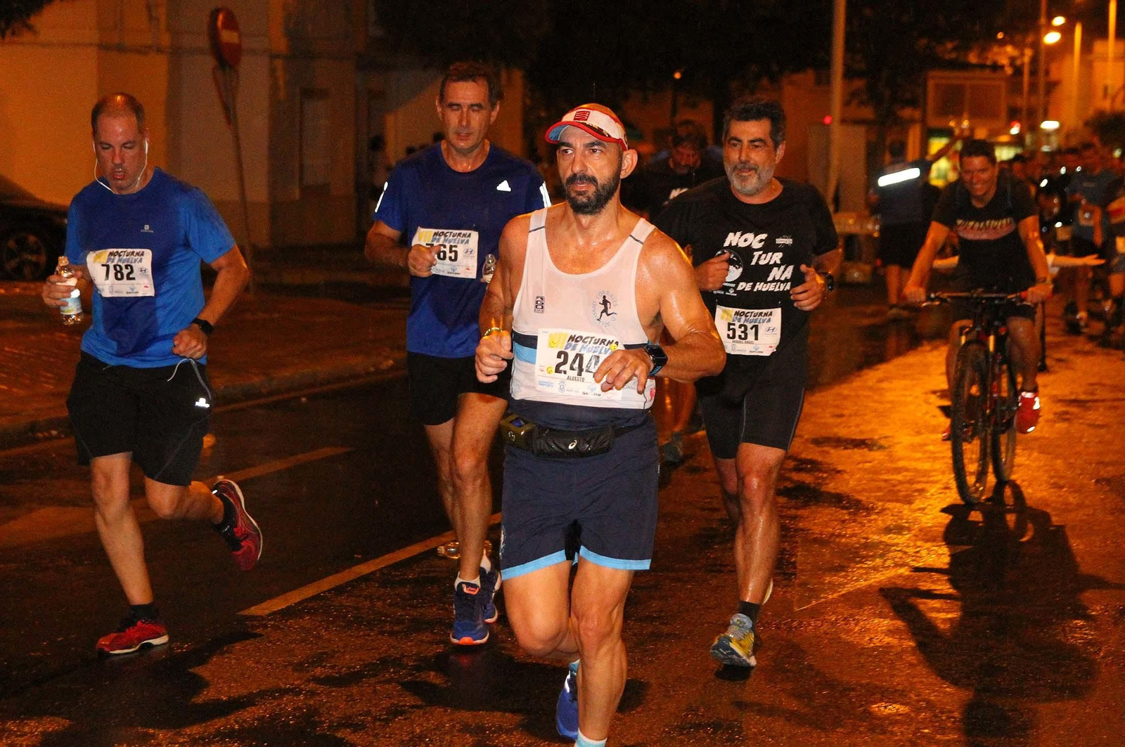 La VII Carrera Nocturna de Huelva en imágenes