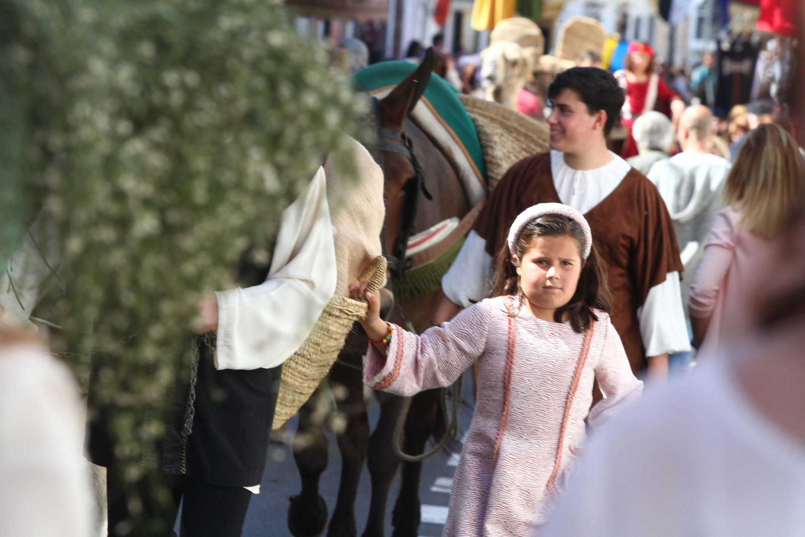 Imágenes del desfile de la XIX Feria Medieval del Descubrimiento, en Palos de la Frontera