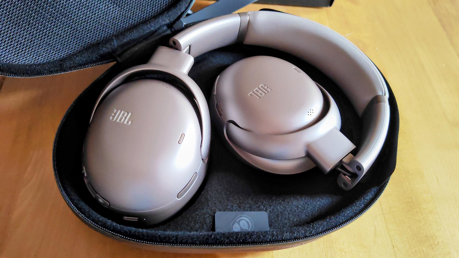 Auriculares JBL Tour One M3