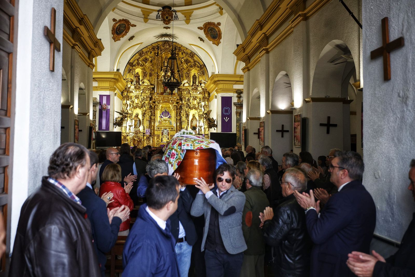 Imágenes del entierro en Chiclana del torero Emilio Oliva Baro