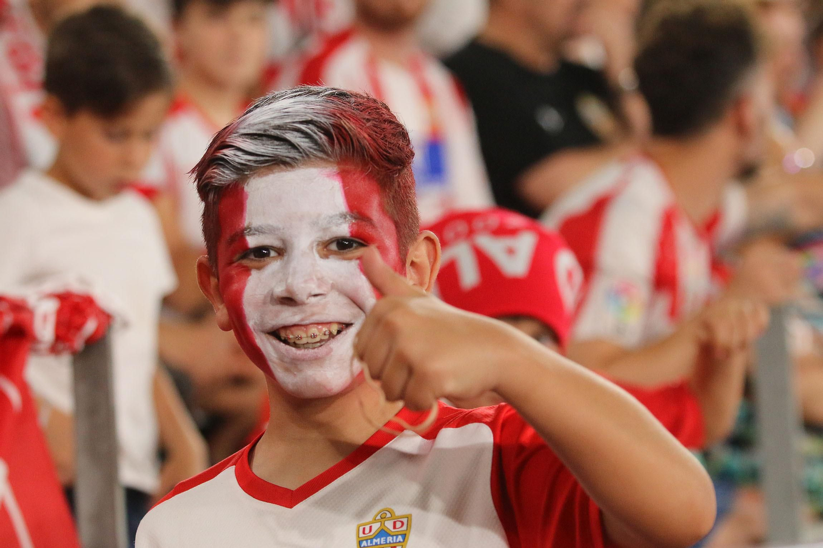 Las imágenes de la decepción de los aficionados del Almería