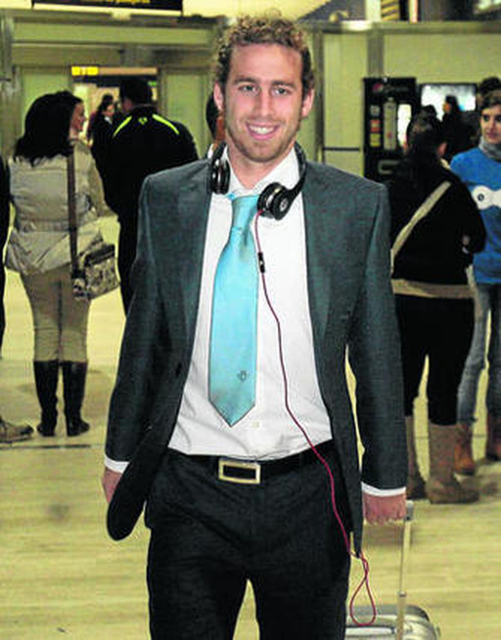 Cañas arribó sonriente tras su buen partido en Barcelona.