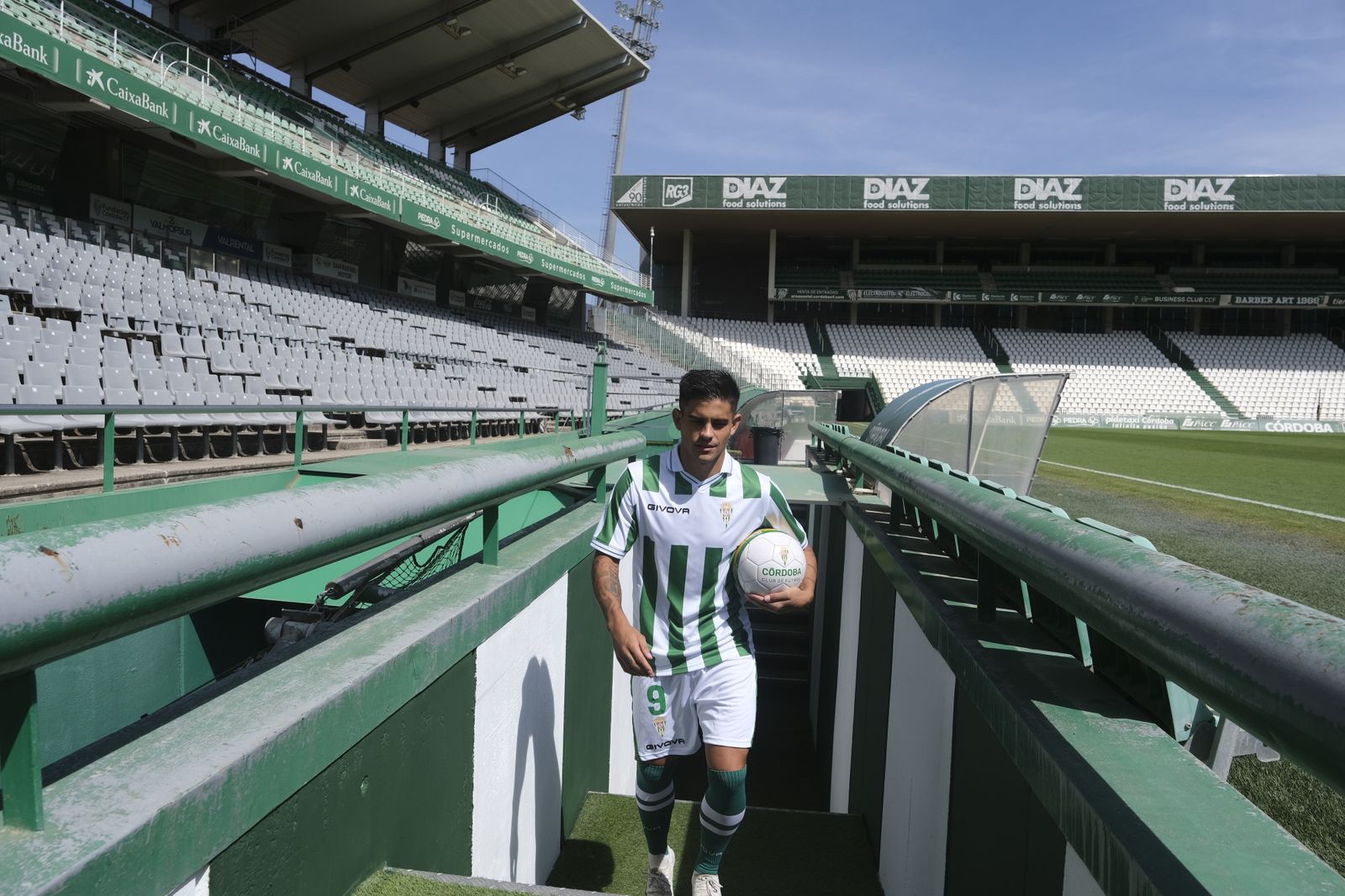 La presentación de Kuki Zalazar como jugador del Córdoba CF, en imágenes