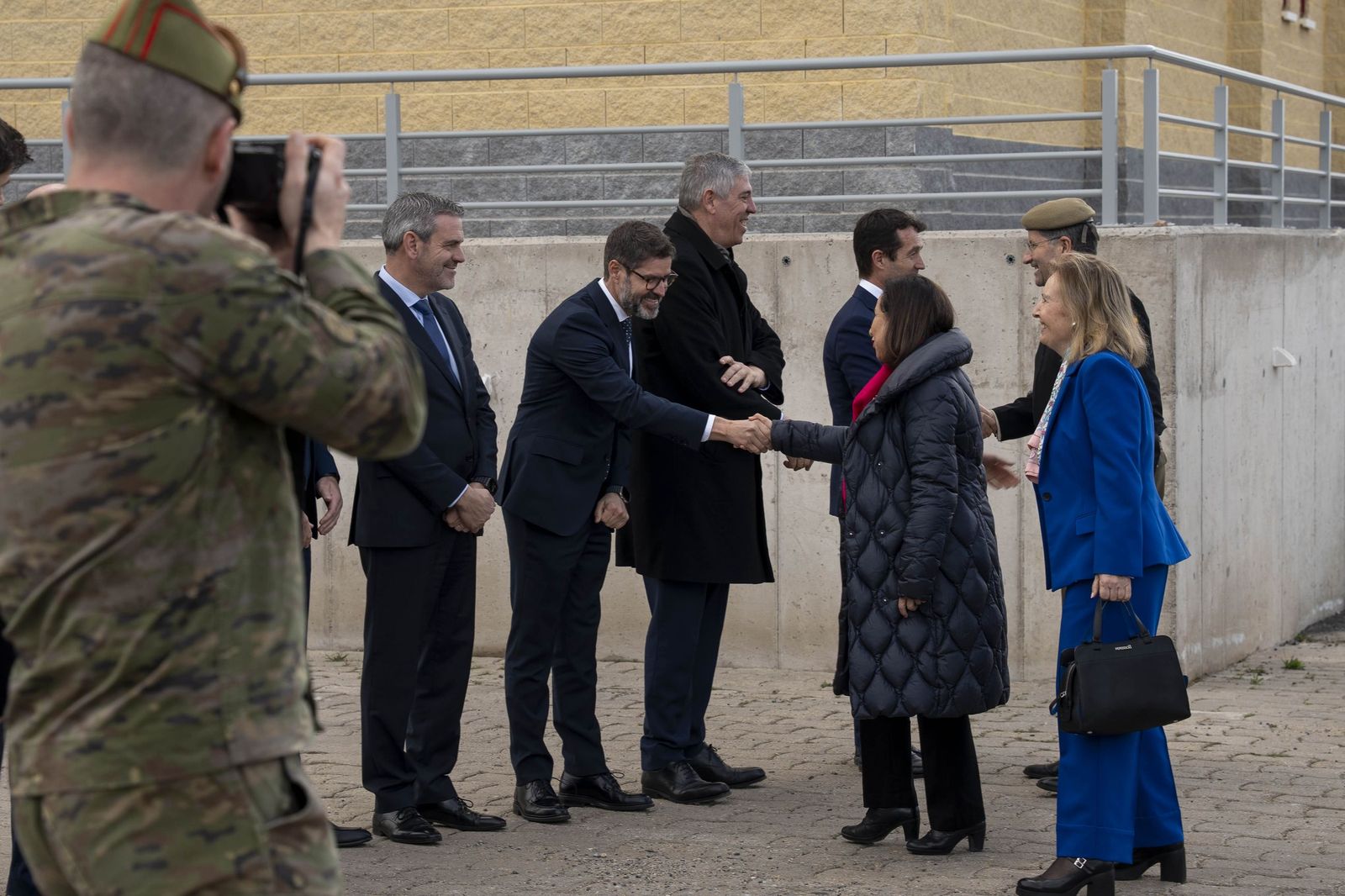 Margarita Robles entrega en Viator los primeros vehículos 8x8 ‘Dragón’ al Ejército de Tierra