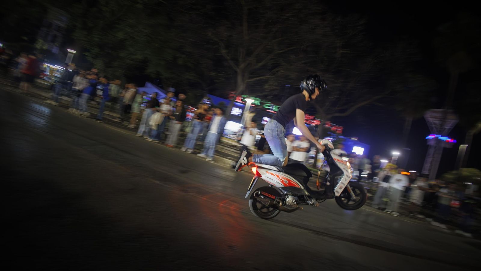 Ambiente en la avenida de Europa el jueves del Gran Premio de Jerez 2025