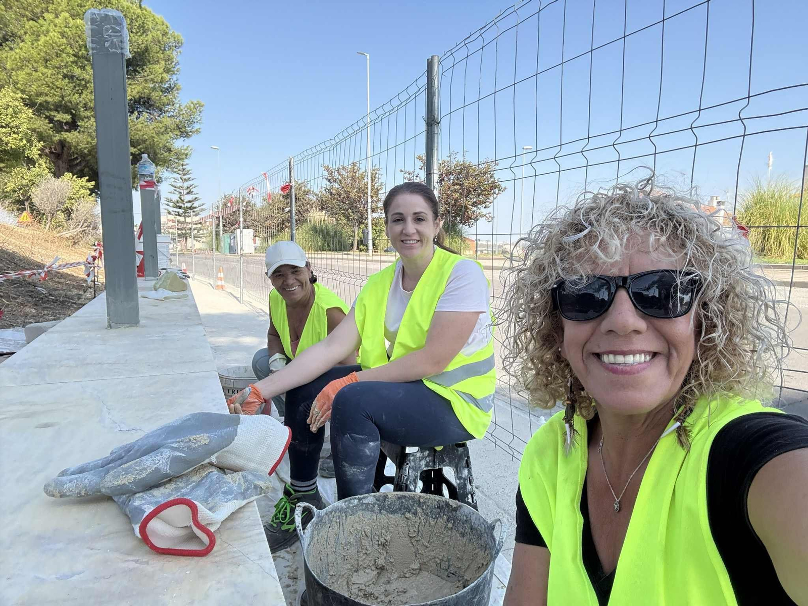 María del Pilar con María Victoia y Noelia, en Estella del Marqués (Jerez).