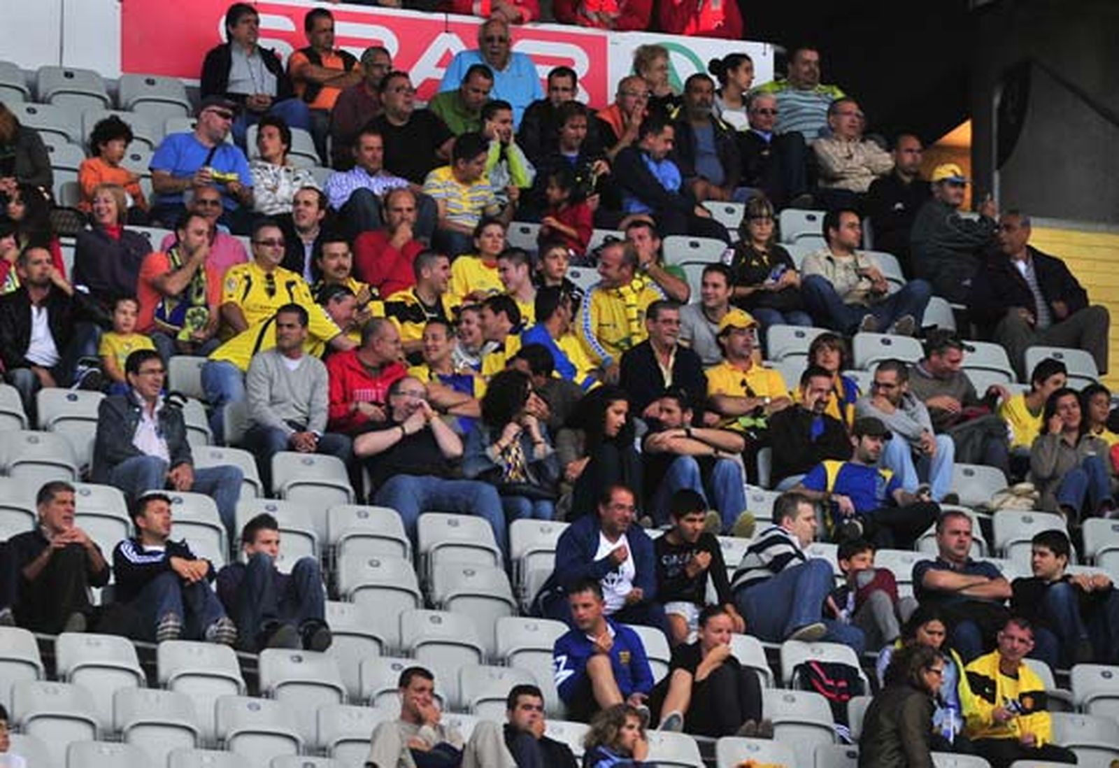 La UD Las Palmas y el Cádiz firmaron tablas en un discreto partido (1-1) que deja a los de Víctor Espárrago en puestos de descenso

Foto: LOF