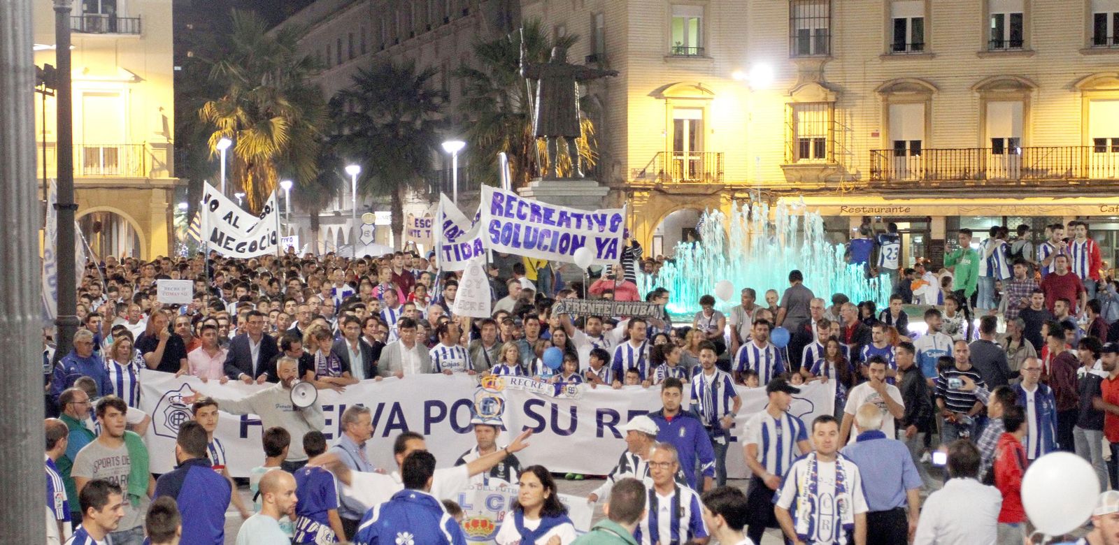 Las imágenes de cuando Huelva se echó a la calle por su Recre