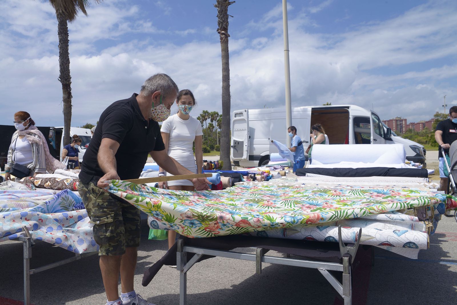Fotos del primer dia del mercadillo de La Linea
