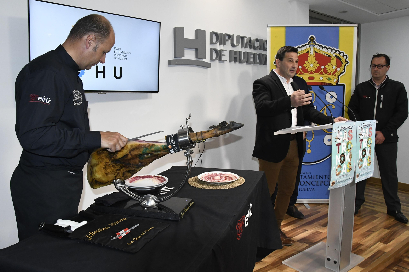 Regresa el prestigioso Concurso de Cortadoras y Cortadores de Jamón de Corteconcepción