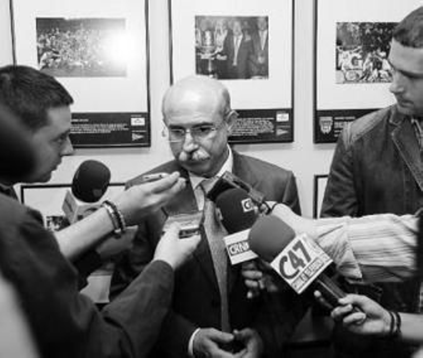 Lorenzo Serra atiende a los medios en El Corte Inglés.