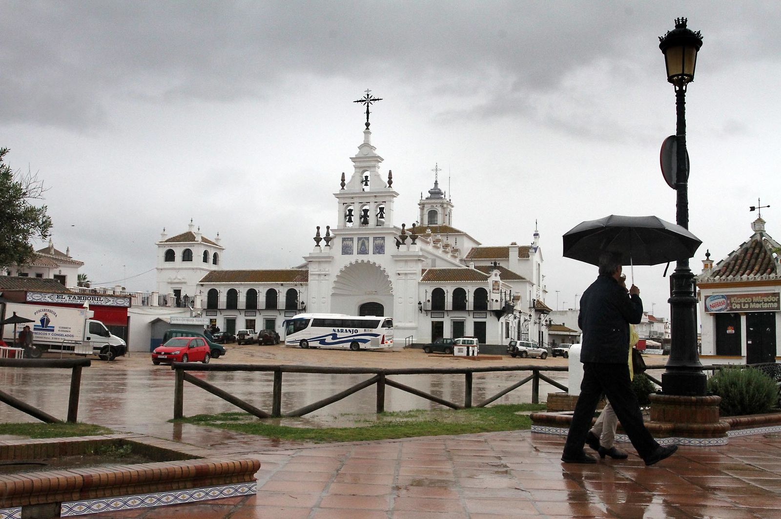 Imagen de archivo de la ermita del Rocío en un día de lluvia.