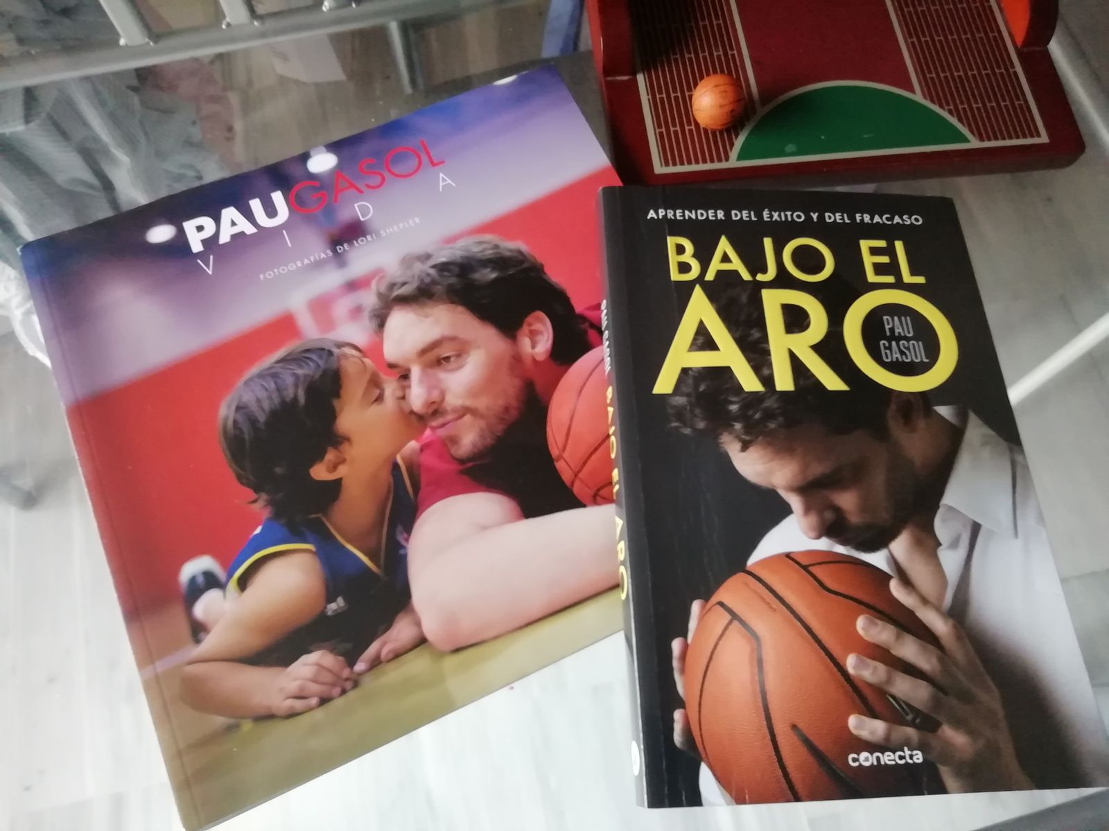 Los dos libros que ha escrito Pau Gasol sobre su vida.