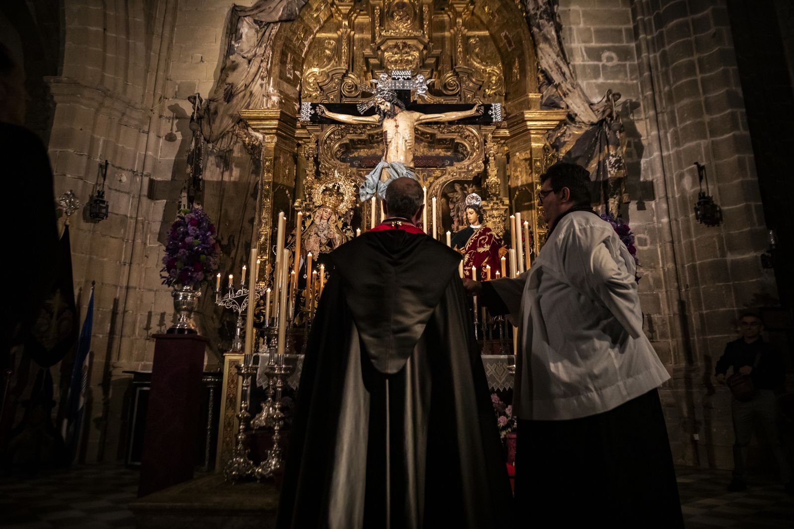Así fue el viacrucis del Cristo de la Viga por el interior de la Catedral de Jerez