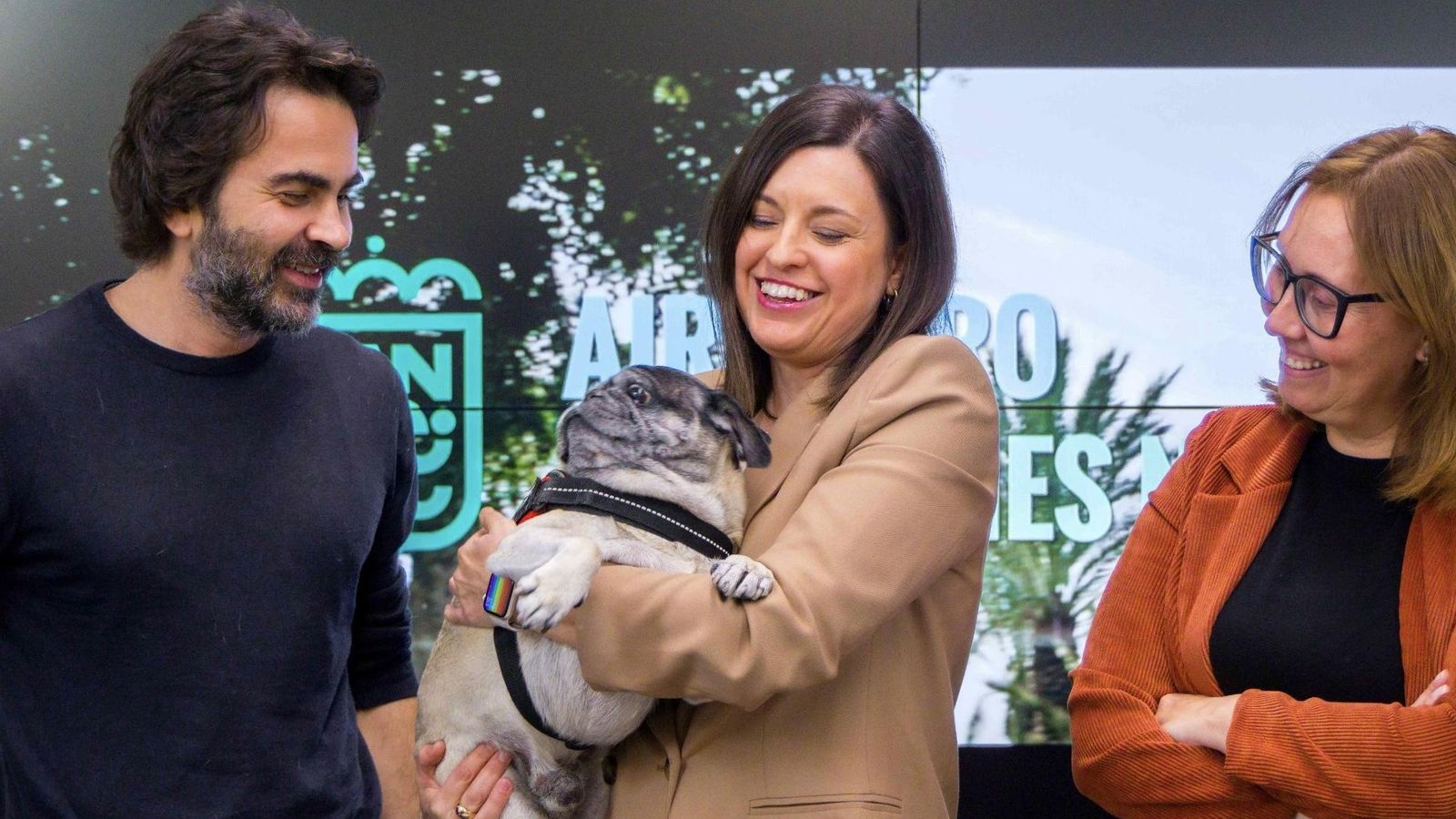 Presentación del vídeo promocional de San Fernando en FITUR 2025 con uno de sus protagonistas, el perro Magallanes