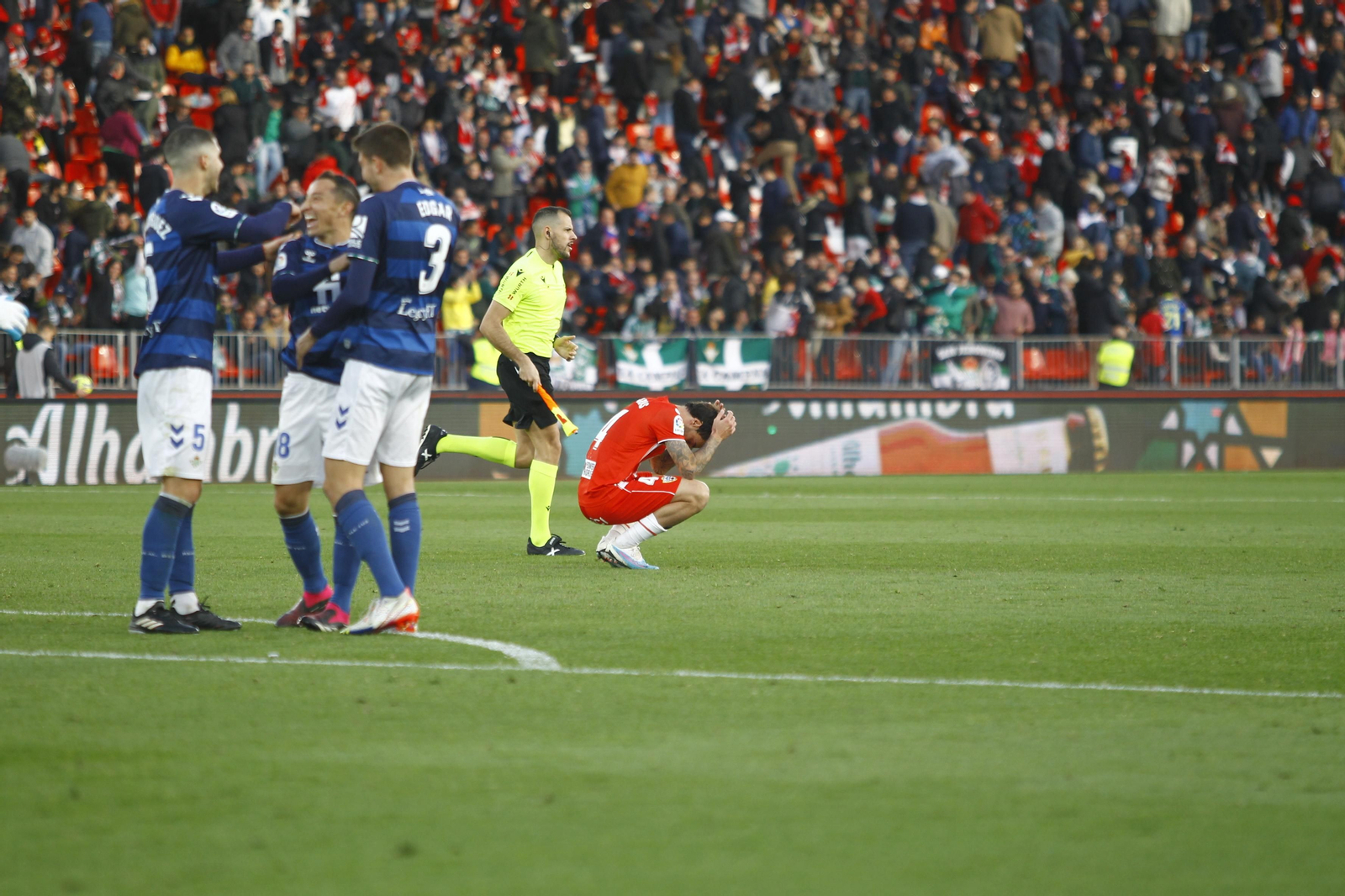 Imágenes del partido de fútbol U.D. Almería-Real Betis Balompié