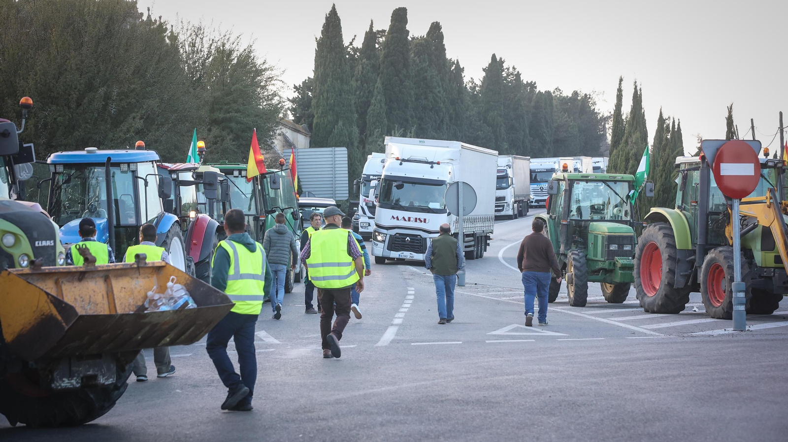 Caos en la cartuja para entrar y salir de Jerez