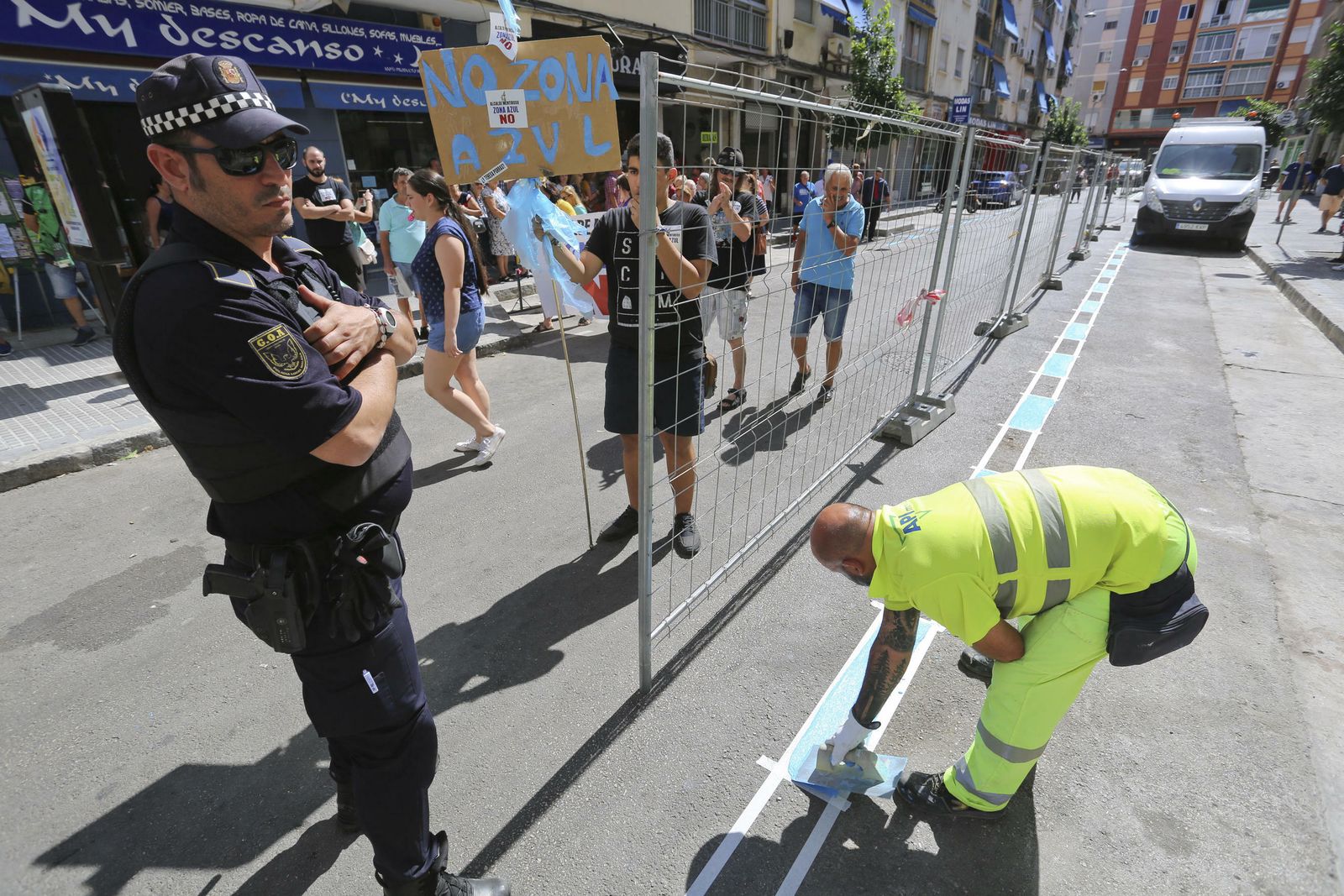 Protestas durante los trabajos para la zona azul en el entorno de La Unión