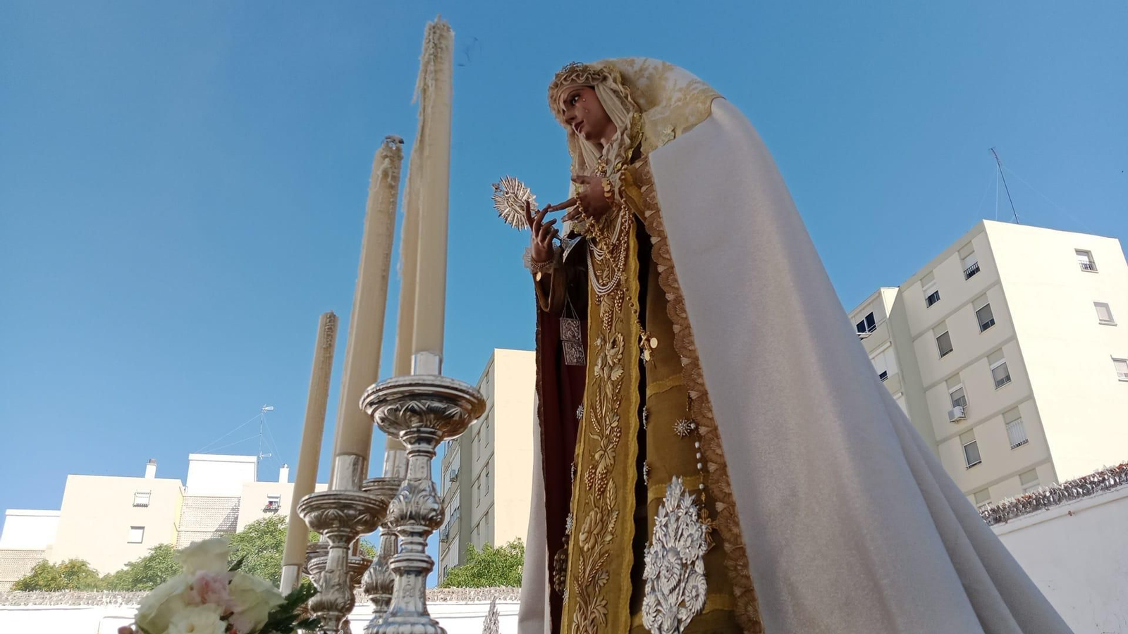 La Virgen de la Piedad entra en el convento de la Santísima Trinidad, de las carmelitas descalzas de San Fernando