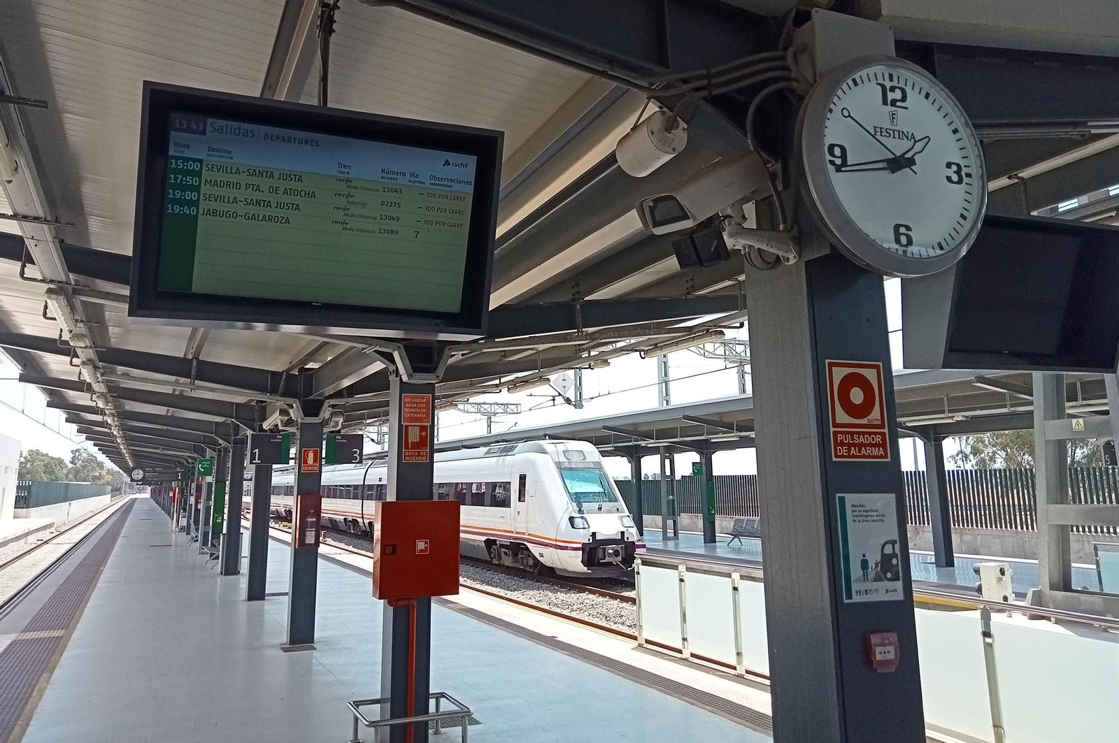 Andén de la estación de tren de Huelva.