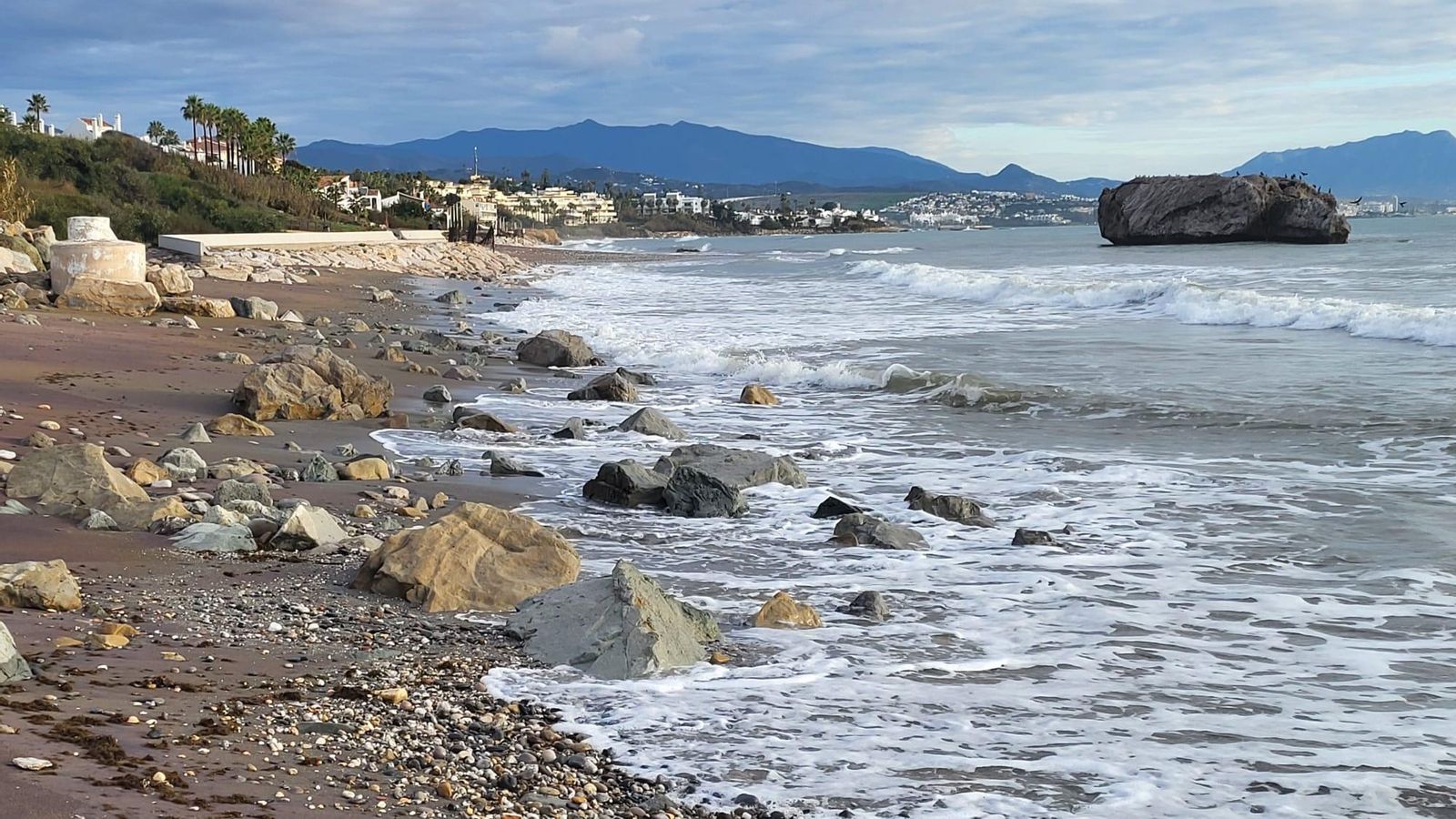 La playa de Piedra Paloma, en Casares.