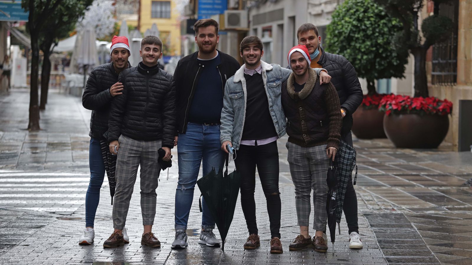 Un grupo de jóvenes en Algeciras.