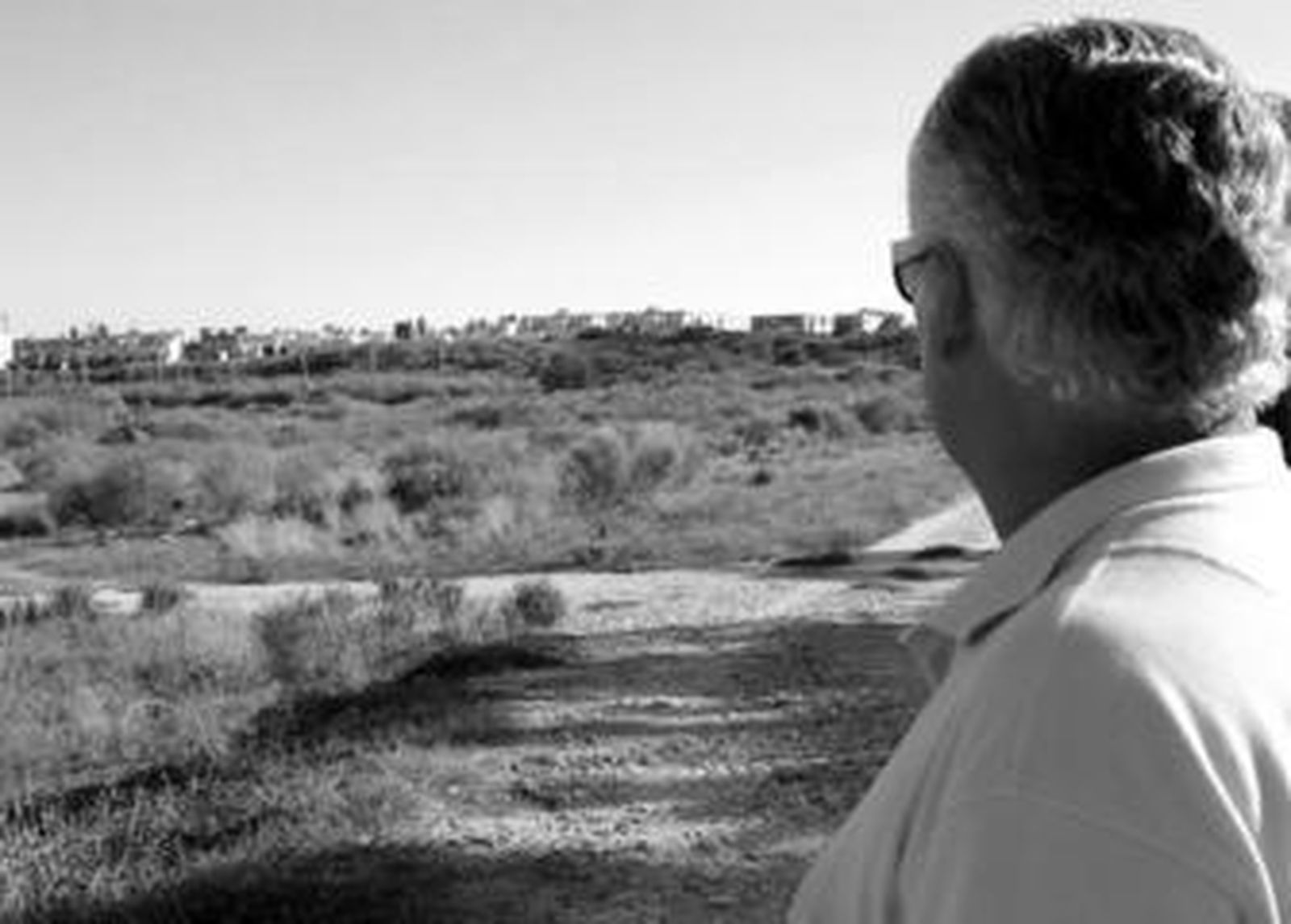 El presidente del Puerto Real en los terrenos del nuevo campo de fútbol.