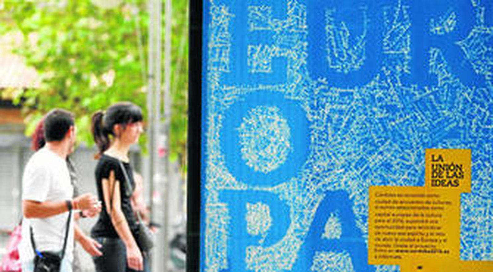 Uno de los carteles sobre la Capitalidad Cultural que hay repartidos por la ciudad.