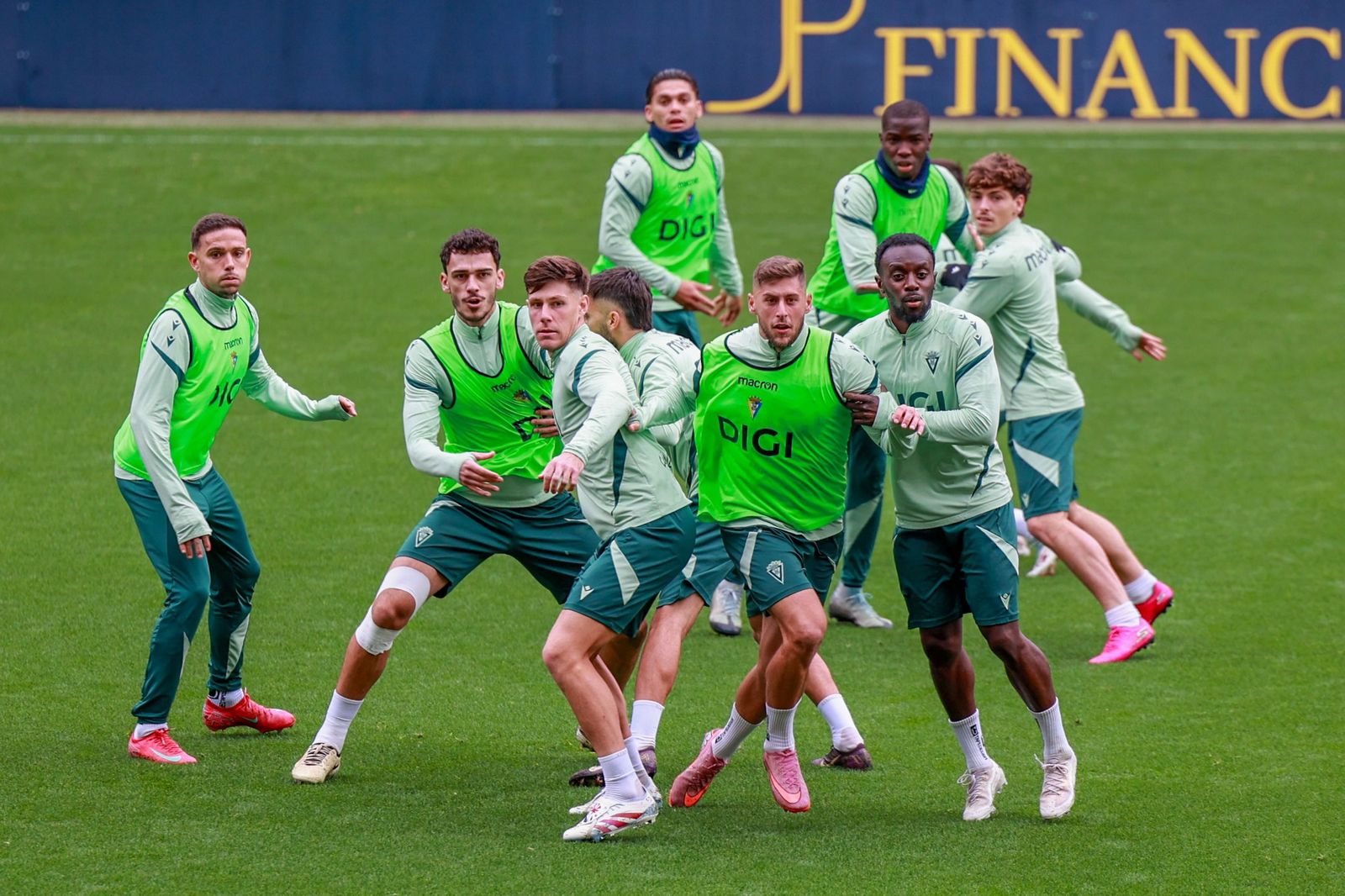 Jugadores del Cádiz durante una sesión.