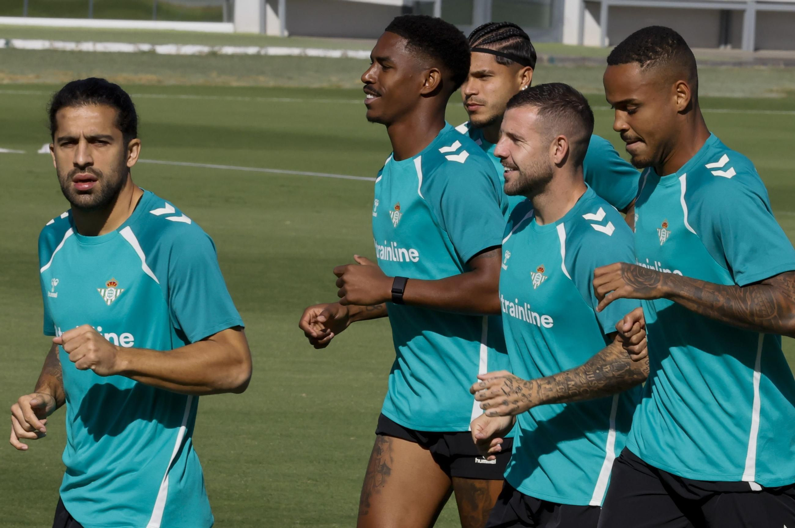 Ricardo Rodríguez y Ruibal, con sus compañeros en el entrenamiento de este martes.