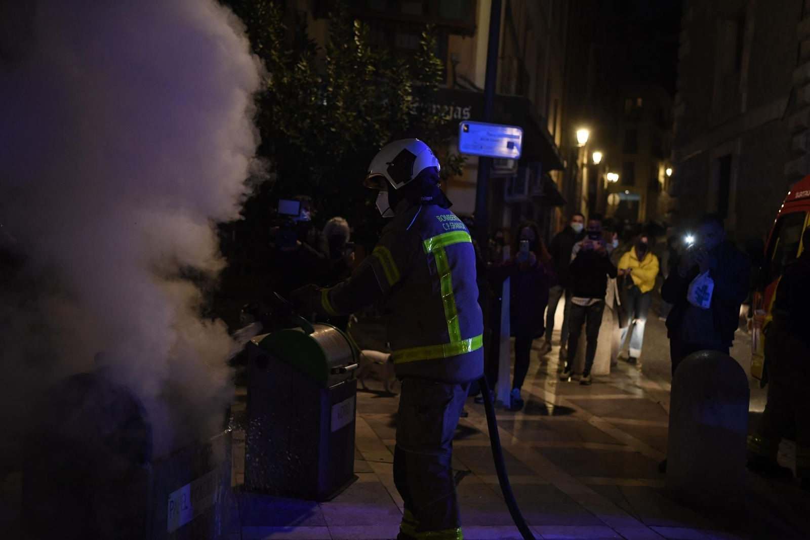 Fotos: disturbios y altercados entre manifestantes y la Policía en Granada