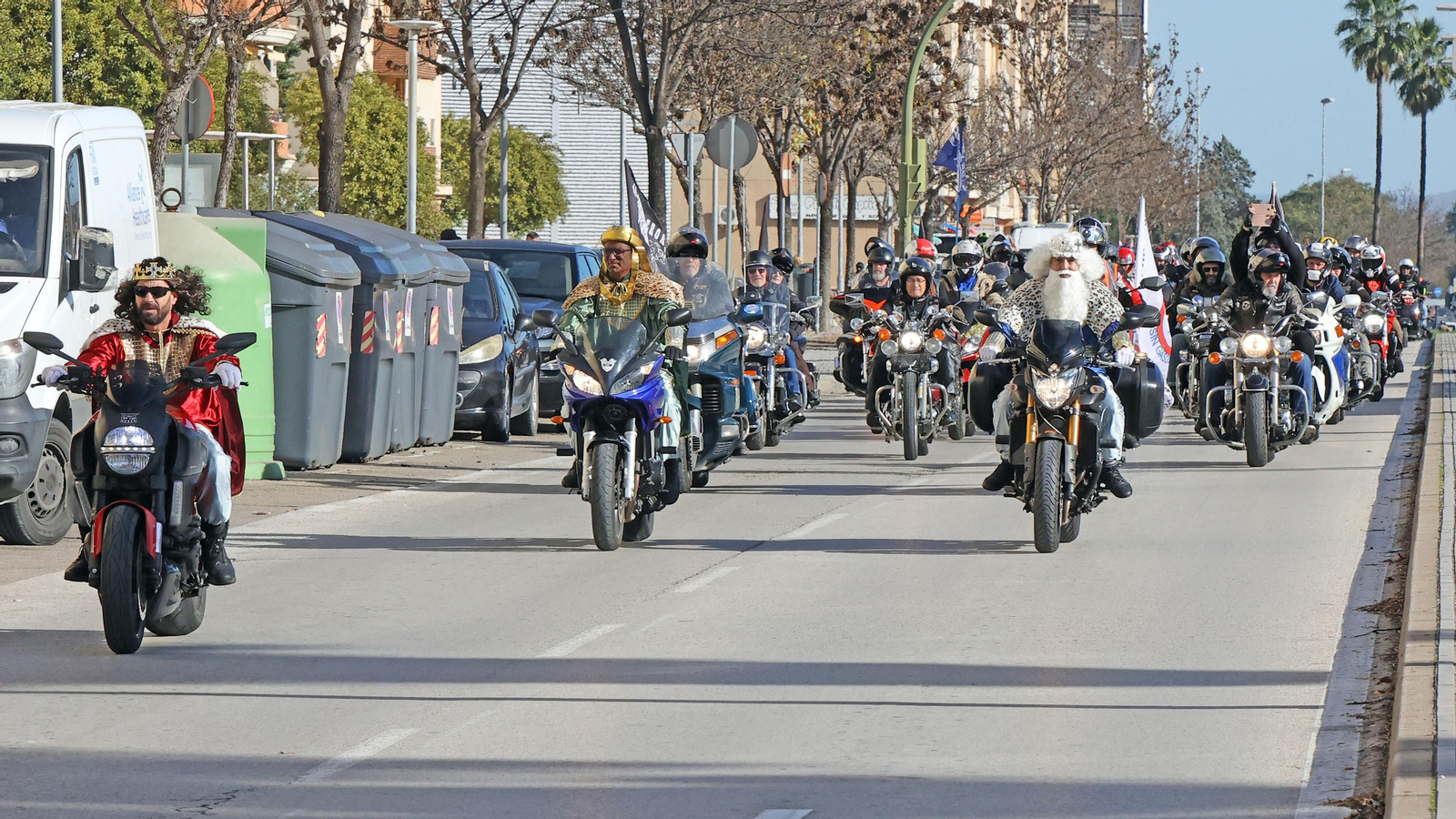 La Gran Caravana Motera Solidaria se pasea por Jerez