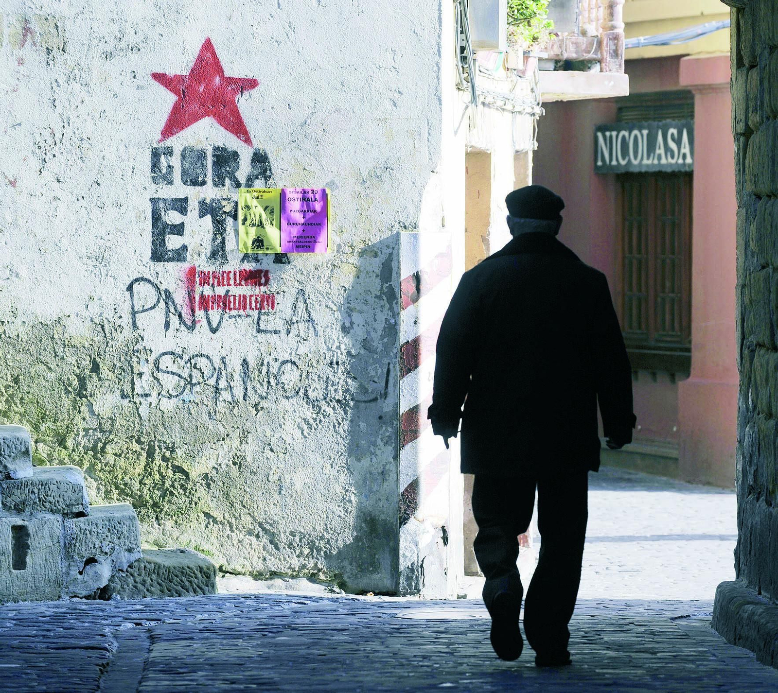 Pintada de apoyo a ETA en una calle de san Pedro.