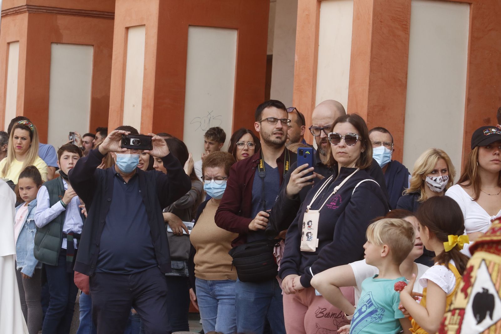 Jueves Santo en Córdoba: La procesión de la Caridad, en imágenes