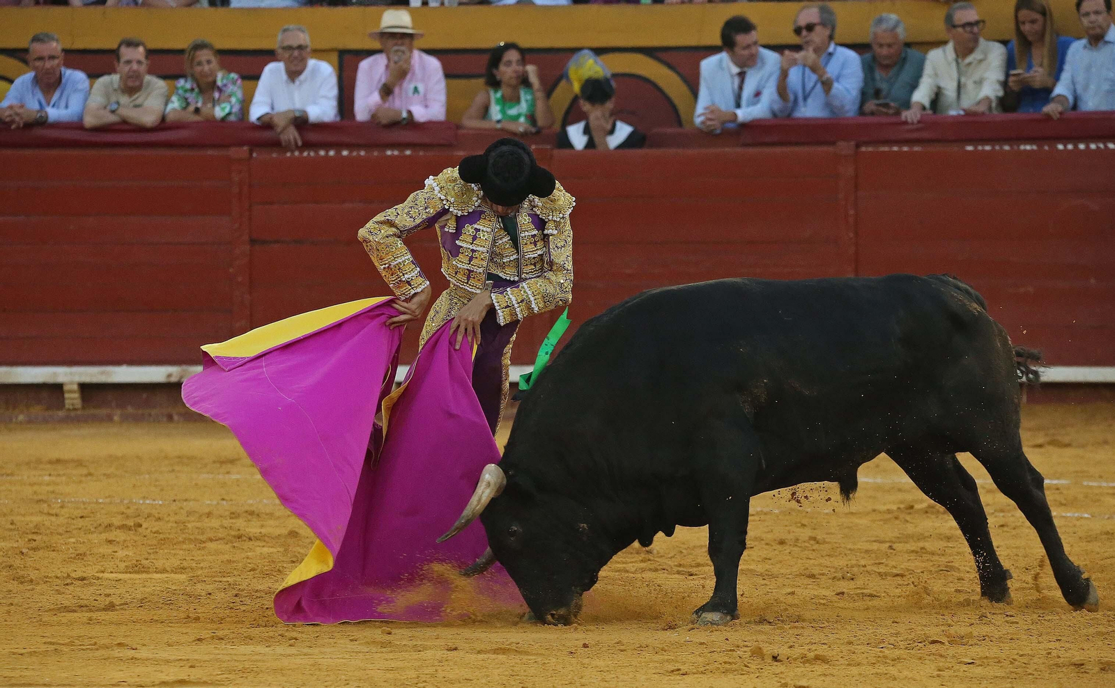 Fotos de la corrida del viernes de la Feria Taurina de Algeciras 2023: Morante de la Puebla, Emilio de Justo y David Galván