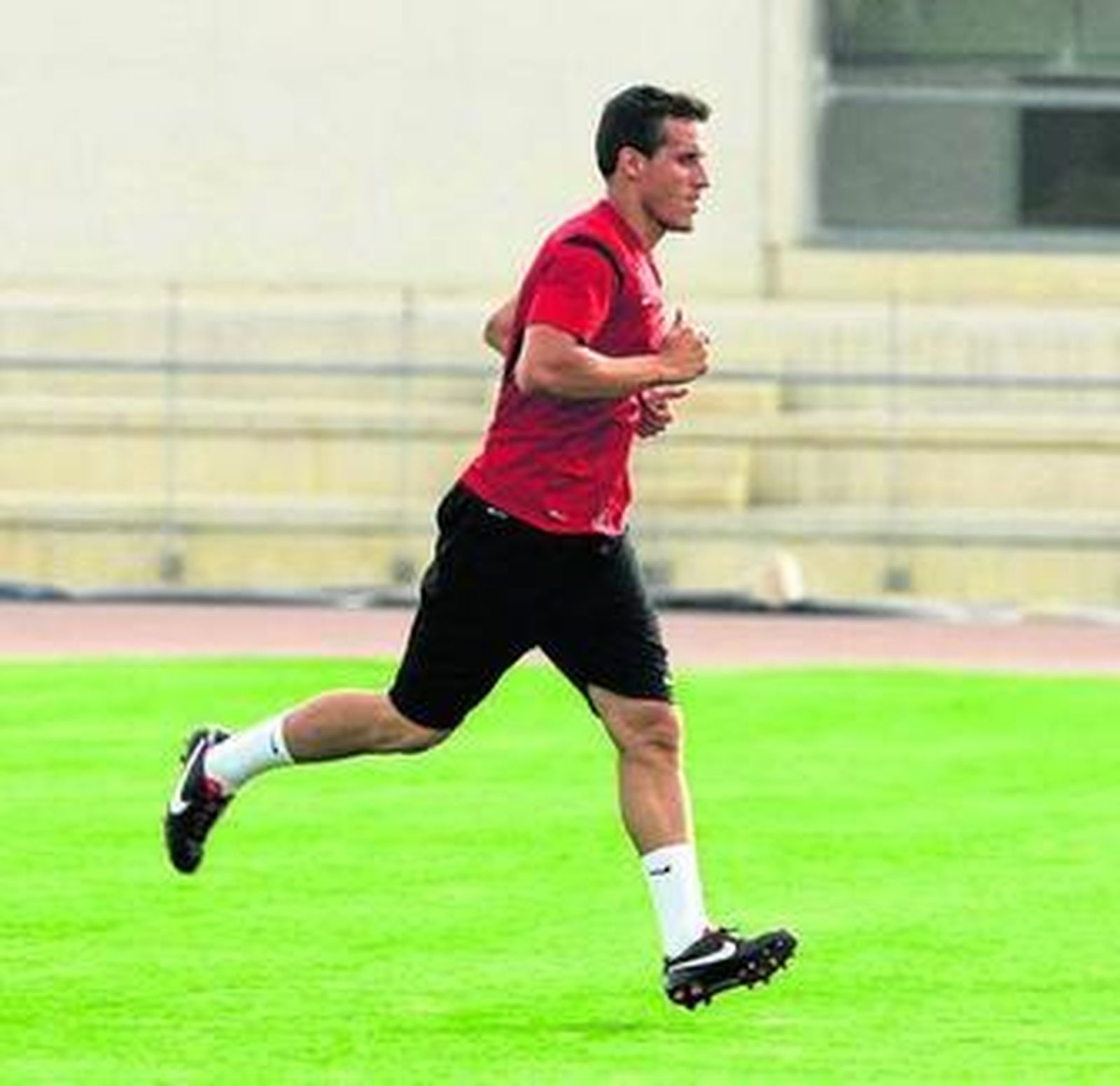 Christian Fernández haciendo carrera continua.