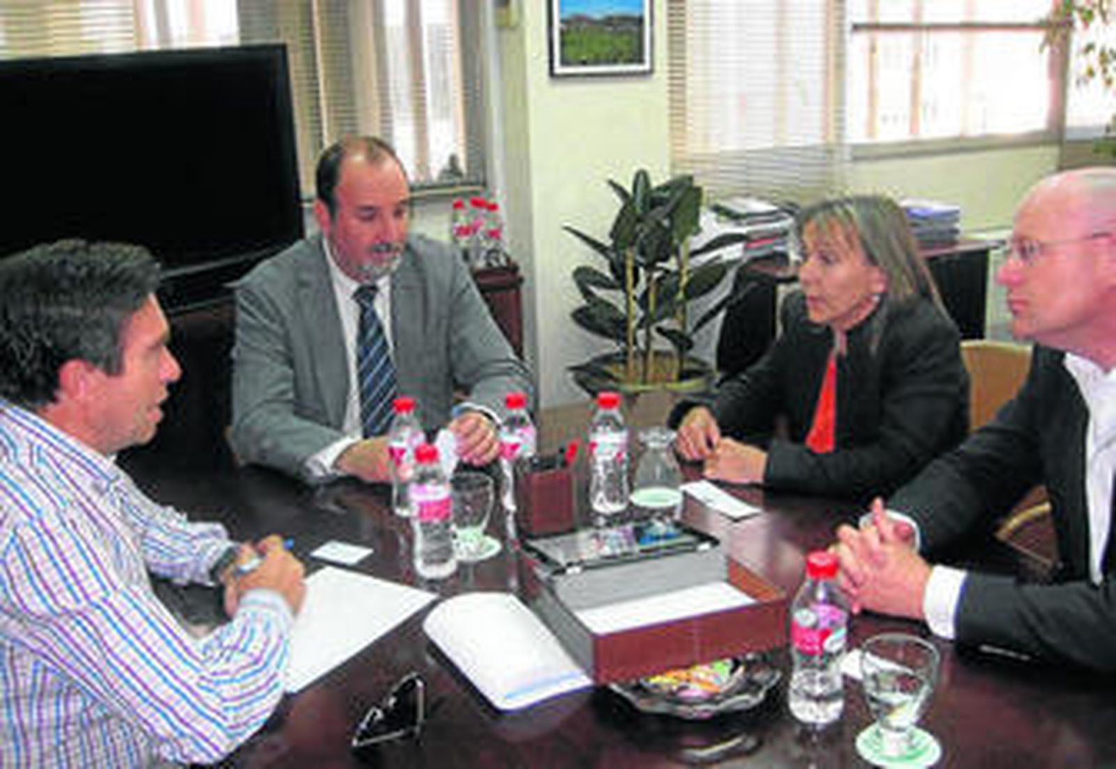 José Antonio Aliaga, José Manuel Ortiz, Catharina Zwitser y Leo W.  Lagendijk, en la reunión en Almería.