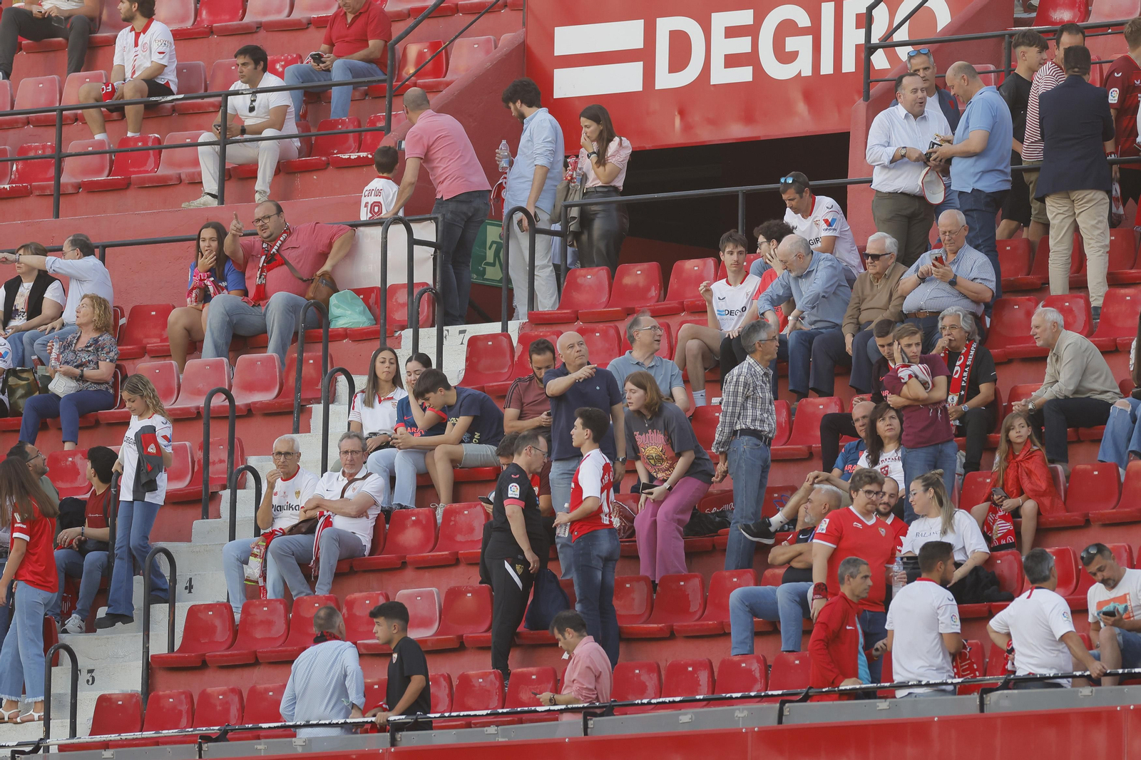 Búscate en las fotos del Sevilla -Villarreal