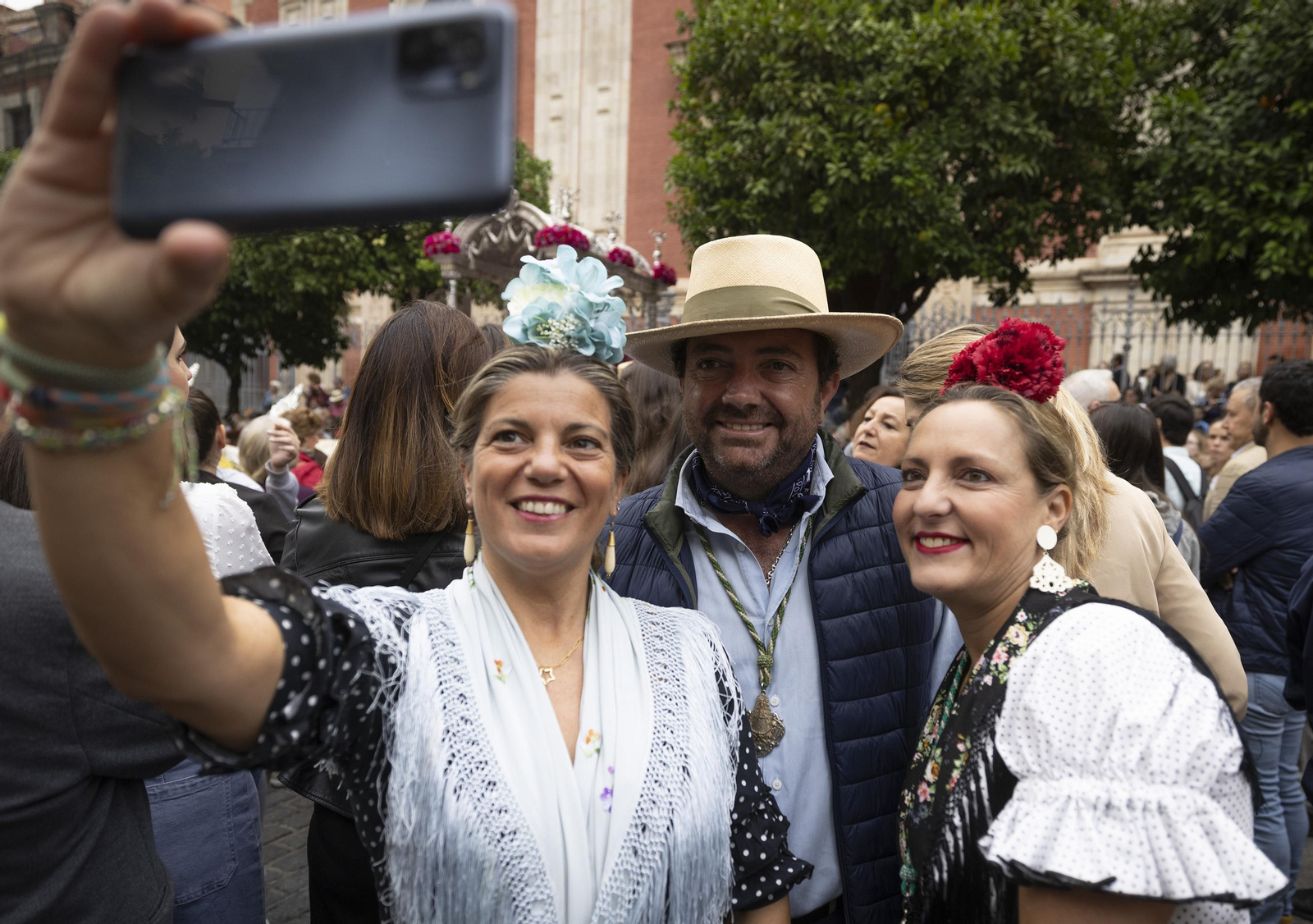Las imágenes de la salida de la Hermandad del Rocío de Sevilla