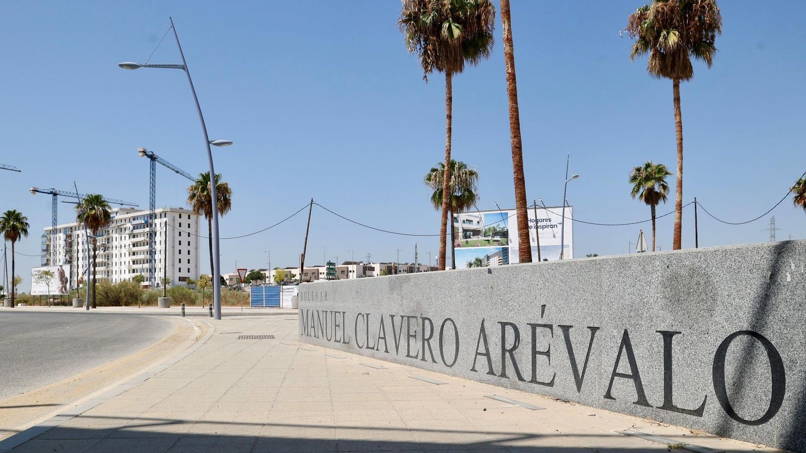 La avenida Manuel Clavero Arévalo, una de las vías principales de Entrenúcleos.