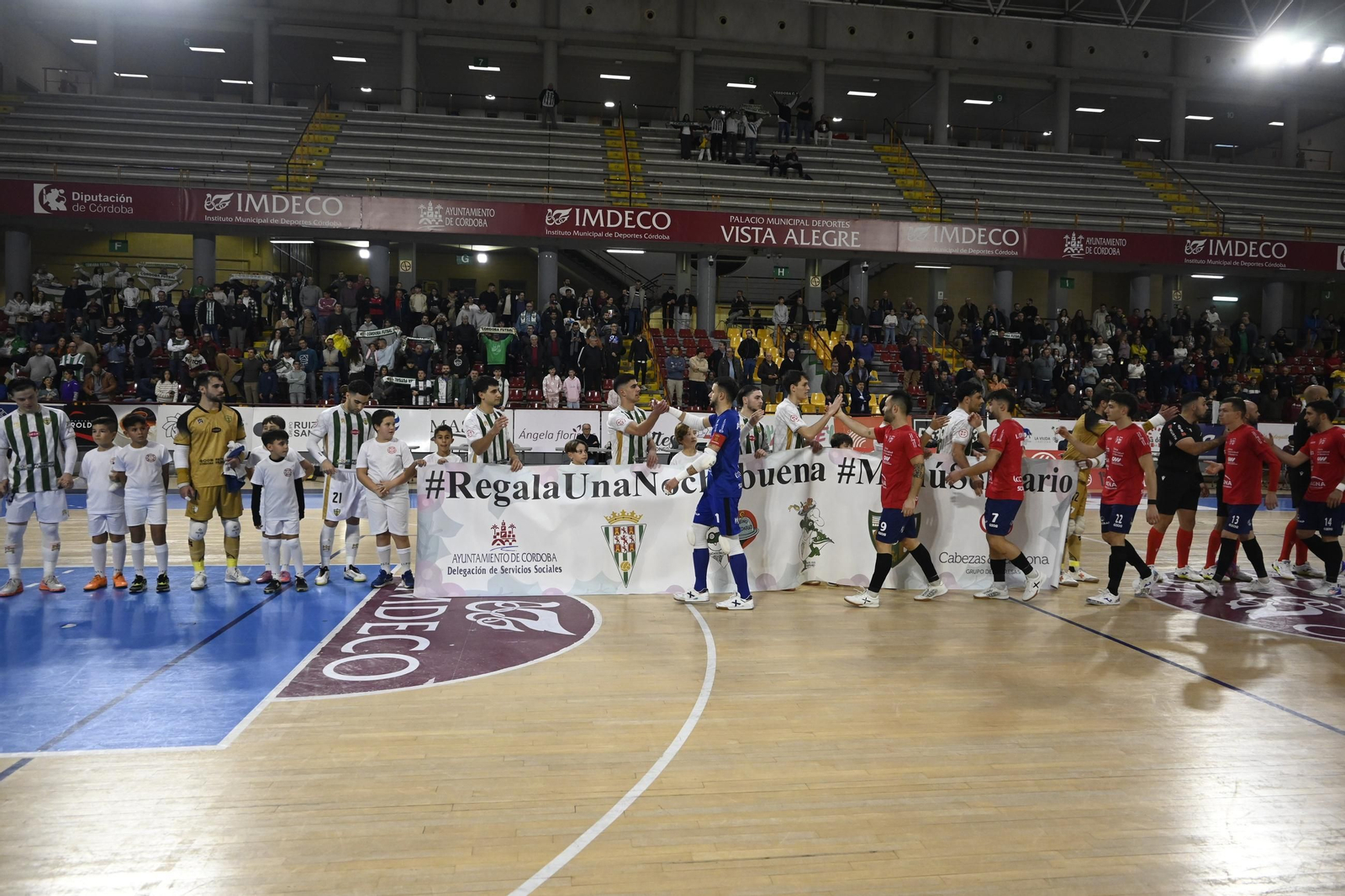Las mejores fotos del ambiente en Vista Alegre para el Córdoba Futsal - Osasuna Magna